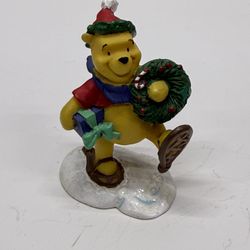 Disney Winnie The Pooh Christmas Figurine Wreath Holiday Seasonal Decor