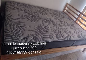 Base de madera y colchón Queen size