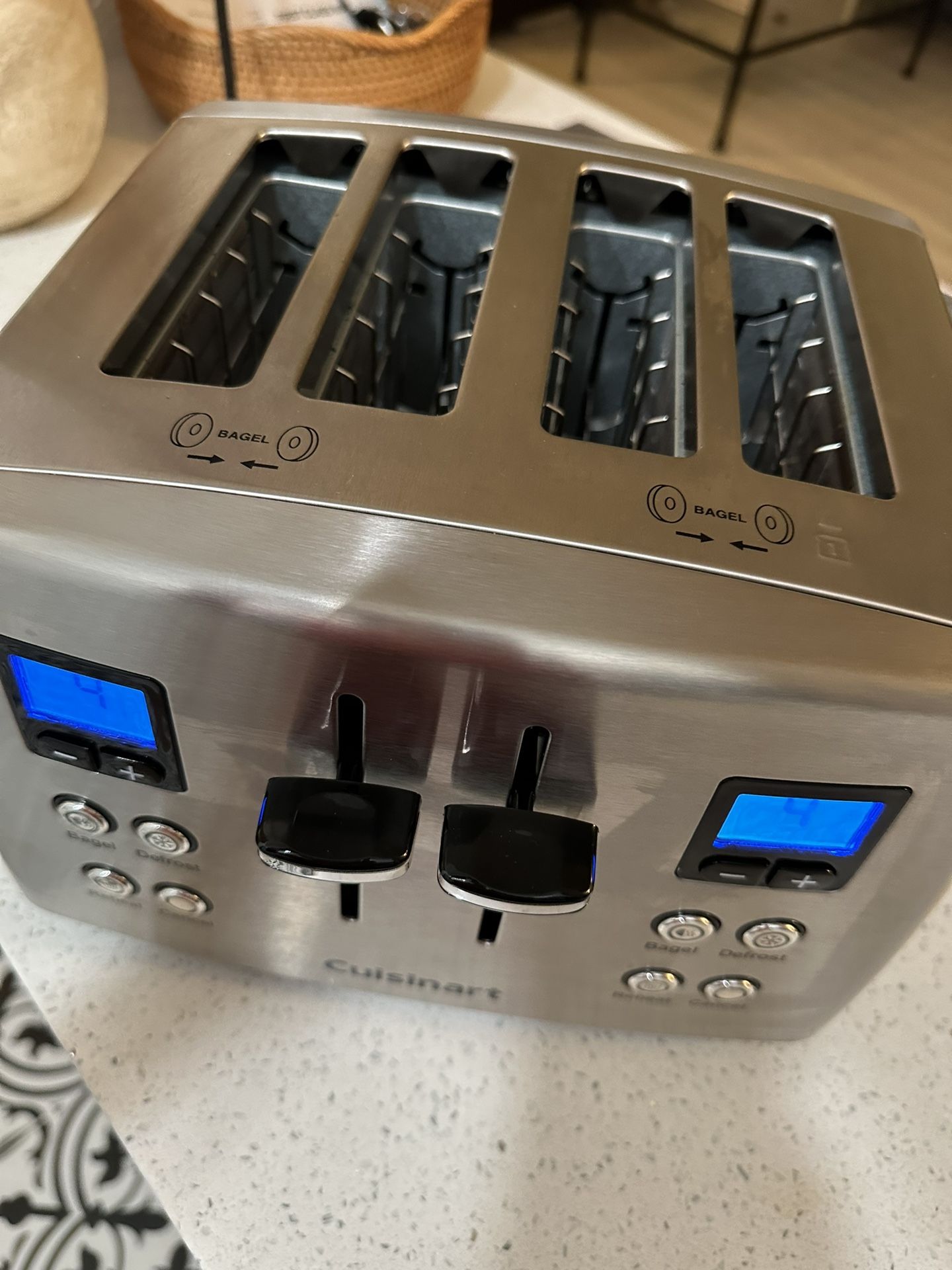 Cuisinart 4 SLICE COUNTDOWN METAL TOASTER For Sale In Houston, TX - OfferUp