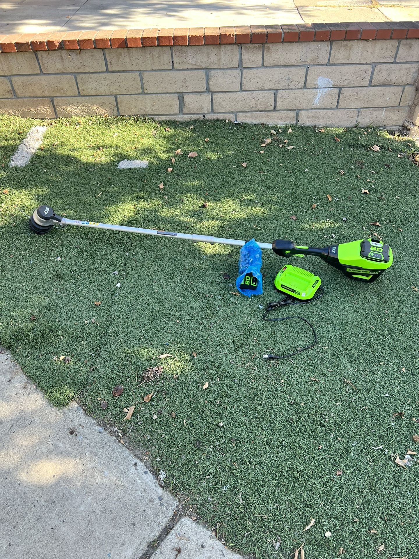 GreenWorks Pro 80V 16 inch string trimmer ST80L00 Extra Battery And Charger
