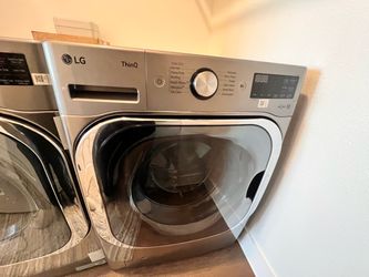 LG 4000 Series Washer and Dryer Set – Graphite Steel