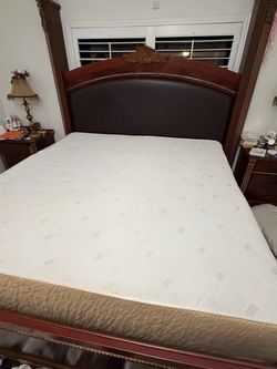 Sleep Innovations King Mattress , Wooden Frame , And Metal Frame