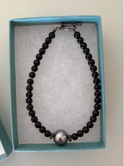 New Black Beaded Bracelet with Single Gray Pearl Accent