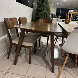 Doing Table And Chairs 