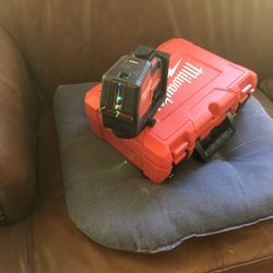 Milwaukee Green 100 ft. Cross Line and Plumb Points Rechargeable Laser Level with REDLITHIUM Lithium-Ion USB Battery and Charger