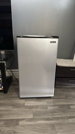 Mini fridge