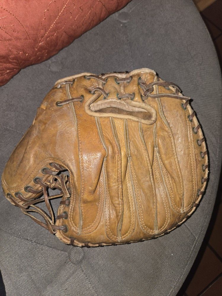 Vintage Besball Gloves
