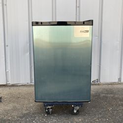 2.6 Cu. Ft. Mini Fridge Conserv  