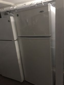 Whirlpool apartment sizes refrigerator w/ice make and 90 days warranty