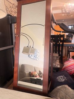 Standing Jewelry case with mirror on it