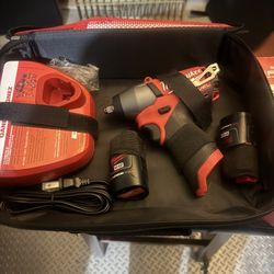 Milwaukee Fuel M12 Impact Wrench Kit 