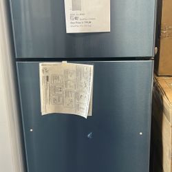 New GE 16.6 Cu.ft Top-Freezer Refrigerator With Edge To Edge Glass Shelves