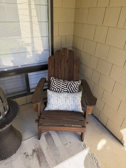 2 Outdoor Chairs 