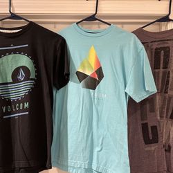 BOYS VOLCOM SHIRTS (SIZE LARGE)