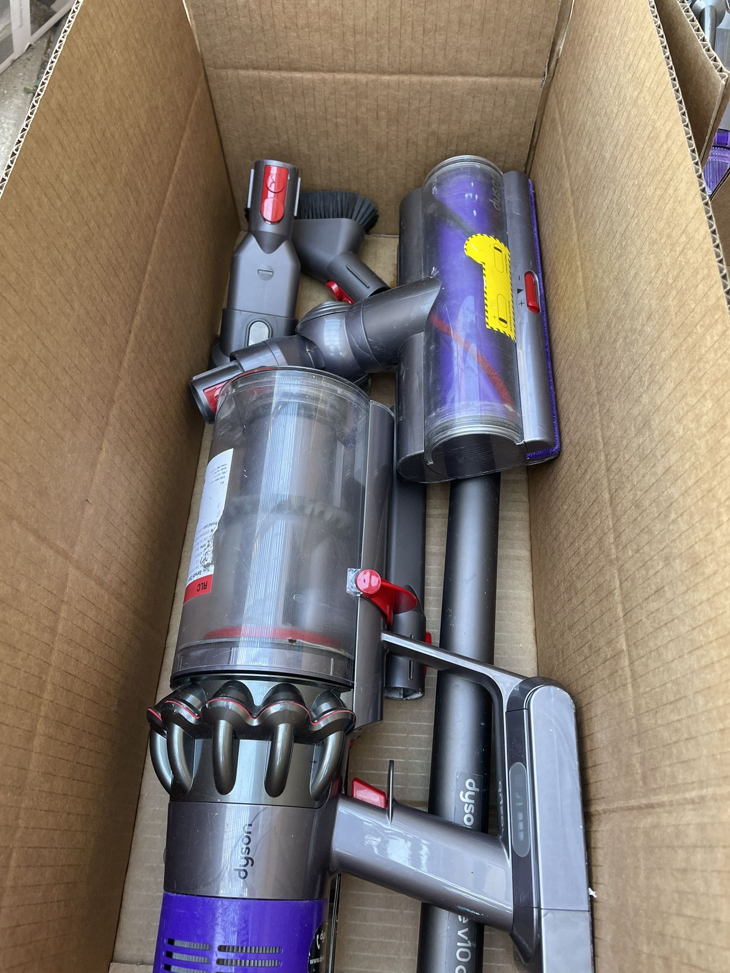 DYSON V10 CYCLONE CORDLESS STICK VACUUM CLEANER Video Game