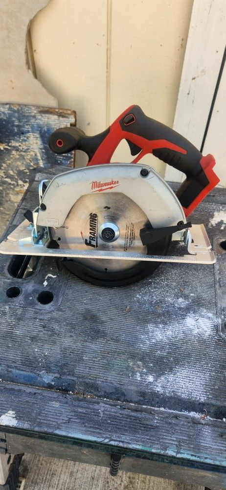 Milwaukee battery 18v new circular saw