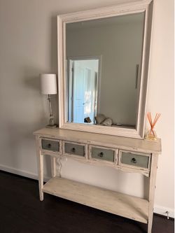 Entryway console, mirror and matching lamp