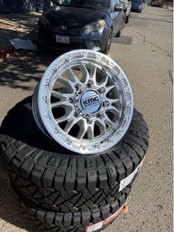 18x9 KMC 8 Lug Wheels