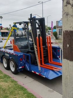 Toyota model 8 forklift double pallet attachment