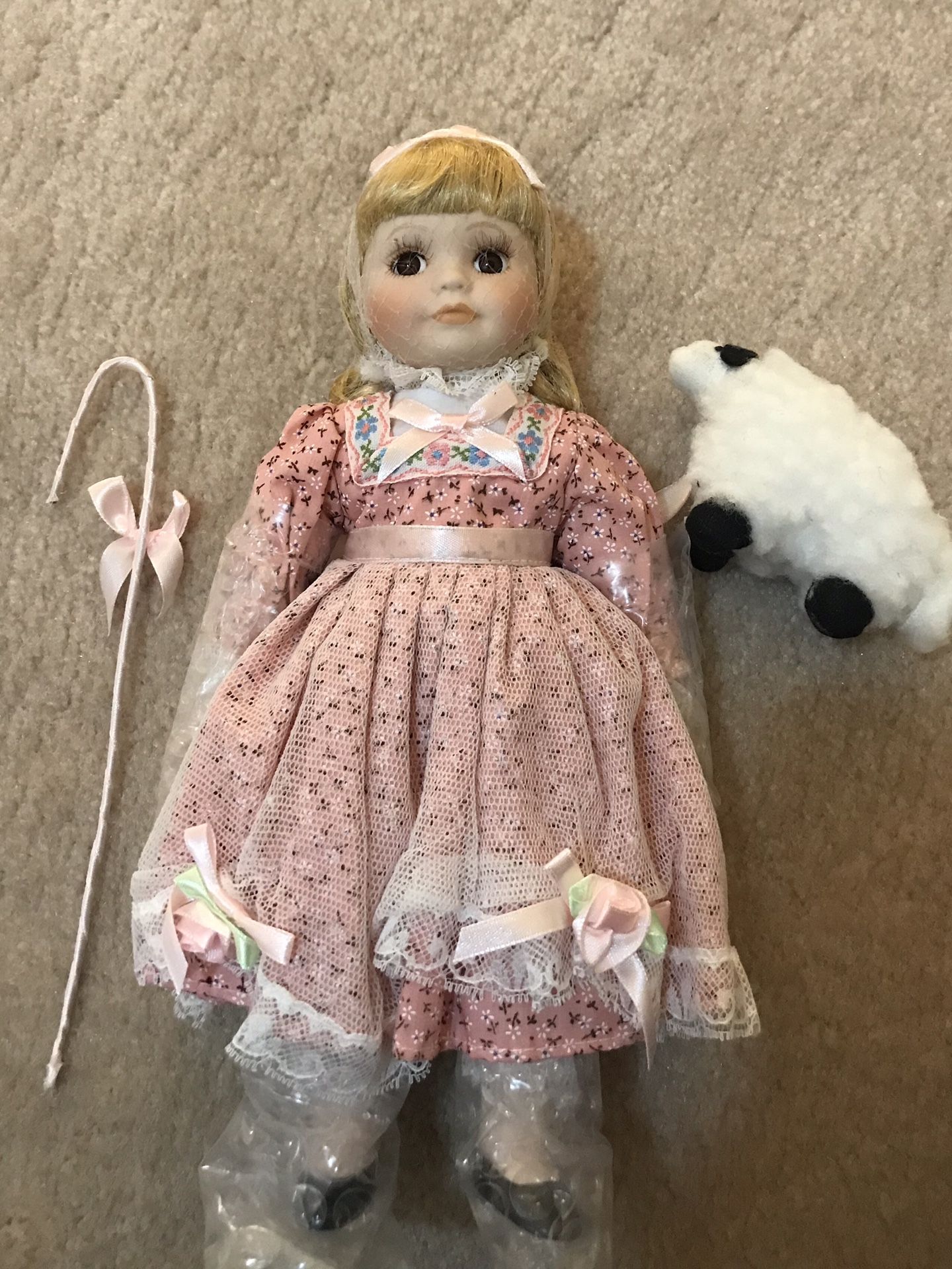 Royalton Collection Porcelain Doll “Mary had a little lamb” 2001
