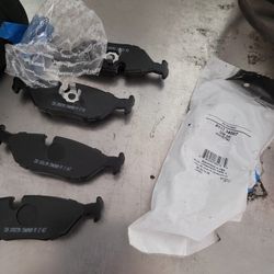 BMW REAR CERAMIC PADS AND HARDWARE  