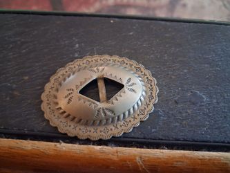 oval scalloped western slotted concho