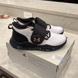 New - Kids Under Armour Shoes Size 6