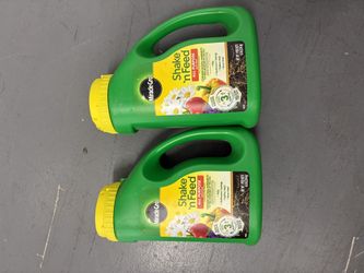 Miracle-Gro Shake 'n Feed 4.5-lb 12-4-8 All-purpose Food