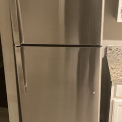 Samsung GE refrigerator 