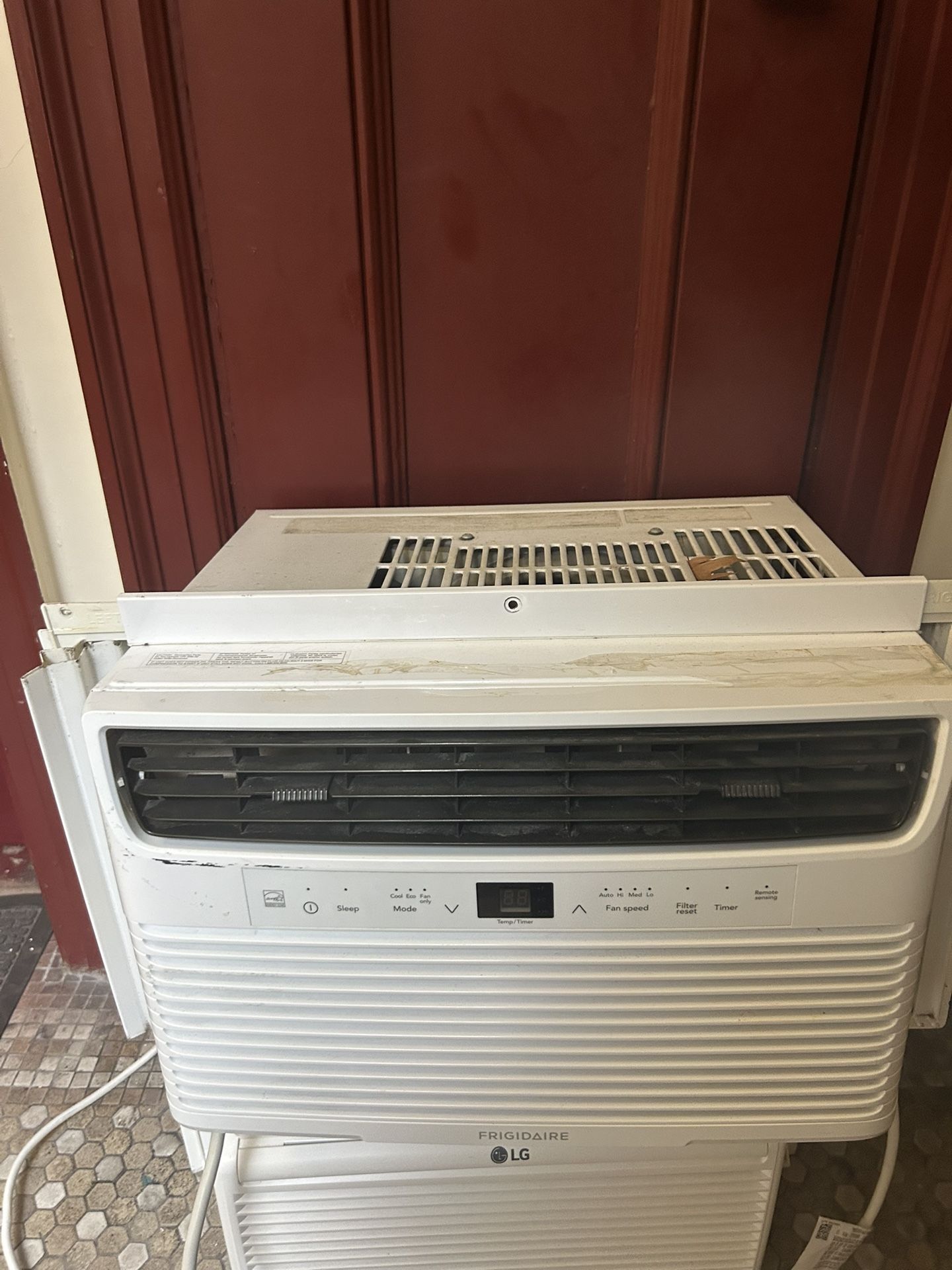 8,000 BTU AC UNIT