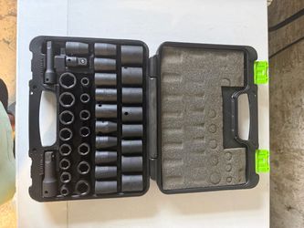Pittsburgh 3/8 and 1/2 socket set