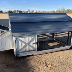 Producer's Pride Farmhouse Tractor Chicken Coop, 6 Bird Capacity
