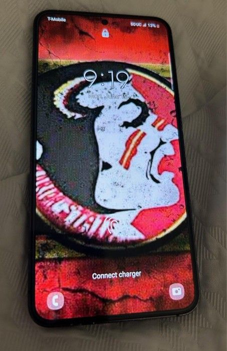 NEW GALAXY S23 128 Gb WITH OTTER WATERPROOF CASE