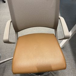 Luxury Movi light leather Task Chair