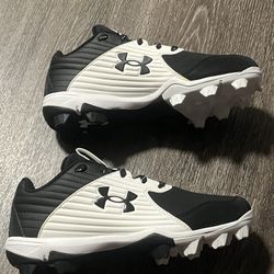 Boys Under Armour Athletic Cleats (Size 7.5)
