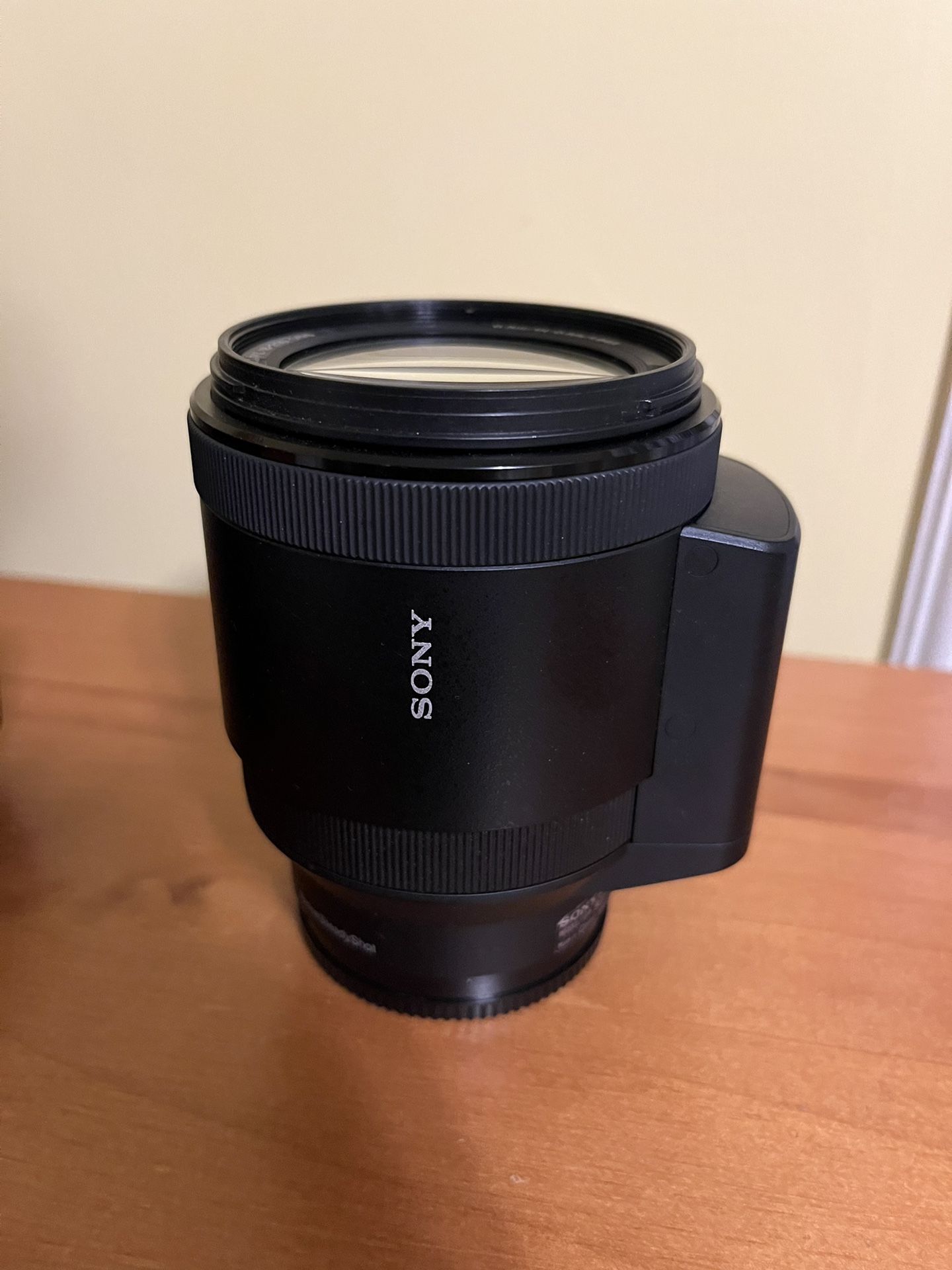 Sony 18-200mm powerzoom lens