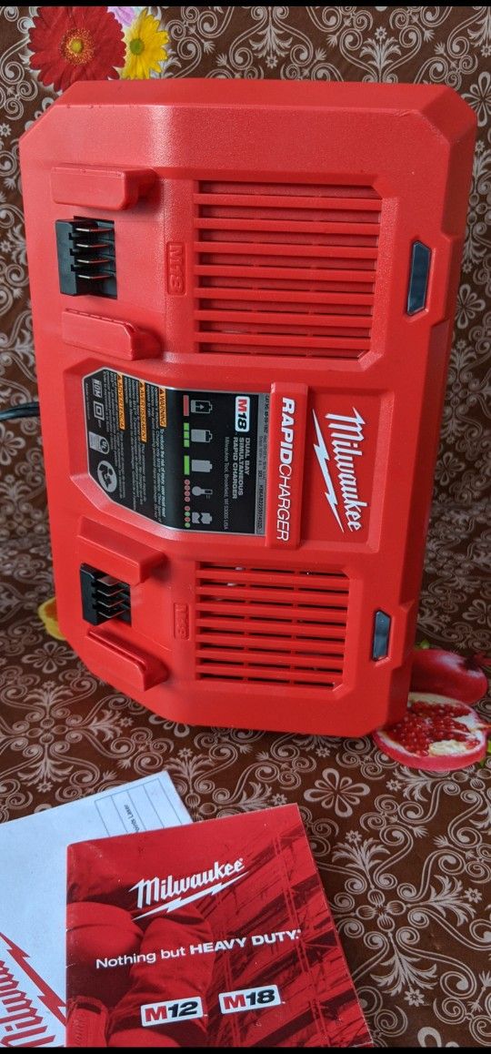 Milwaukee
M18 18-Volt Lithium-Ion Dual Bay Rapid Battery Charger