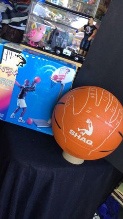 Collectible vintage 1993 Kenner Shaq attack action figure and basketball size 29.5