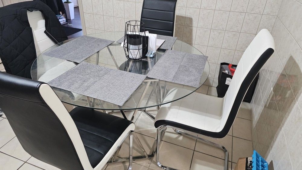 Dining Table Beautiful 2 Tone White/Black