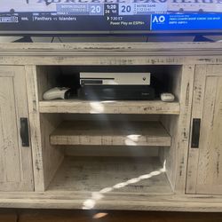 Wooden Rustic Farm Style Tv Stand 
