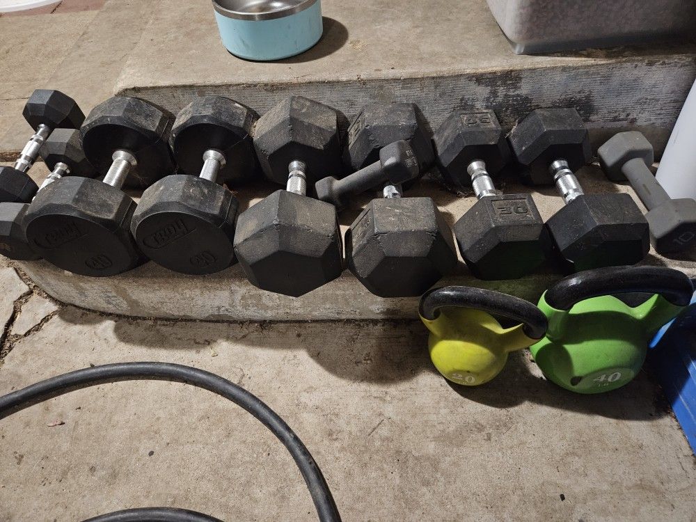 Weight Set And 2 Kettle Balls