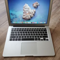 Apple MacBook Air 13" Intel i5 , 8GB Ram 250GB SSD Wifi Camera Backlit Keyboard Thunderbolt OS Monterey 