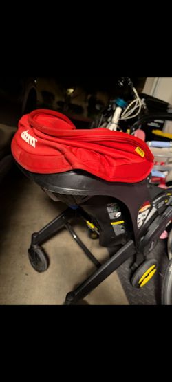 DOONA Infant Car Seat - Red/Black & Latch Base