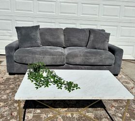Large Seating Chaise Couch- FREE Delivery 🚚 READ Description