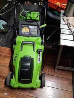 Electric lawn mower