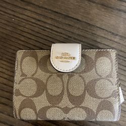 COACH WALLET AUTHENTIC AND BRAND NEW 