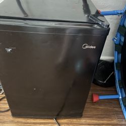 Mini Fridge 