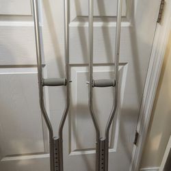 Adjustable Crutches 5'2" To 5'10"