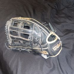 A2000 Outfield Glove For Left Hand Throw 