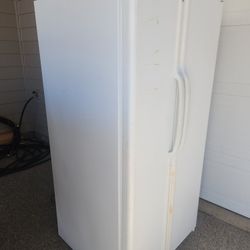 Refrigerator    Free 